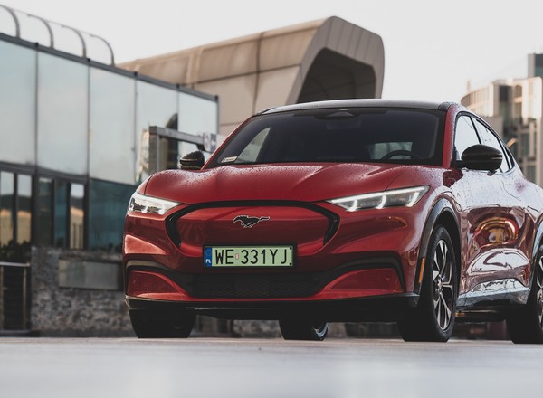 Ford Mustang Mach-E liderem rynku osobowych elektryków Polsce