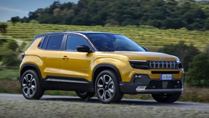 Elektryczny Jeep Avenger w Polsce. Można go już zamawiać. Ale nie w salonach