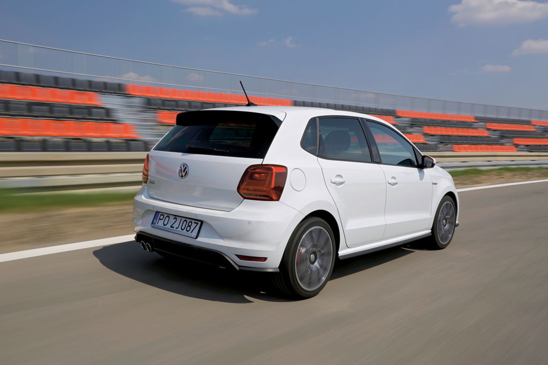 Niby są inne, a jednak... - Nissan Juke Nismo RS kontra VW Polo GTI