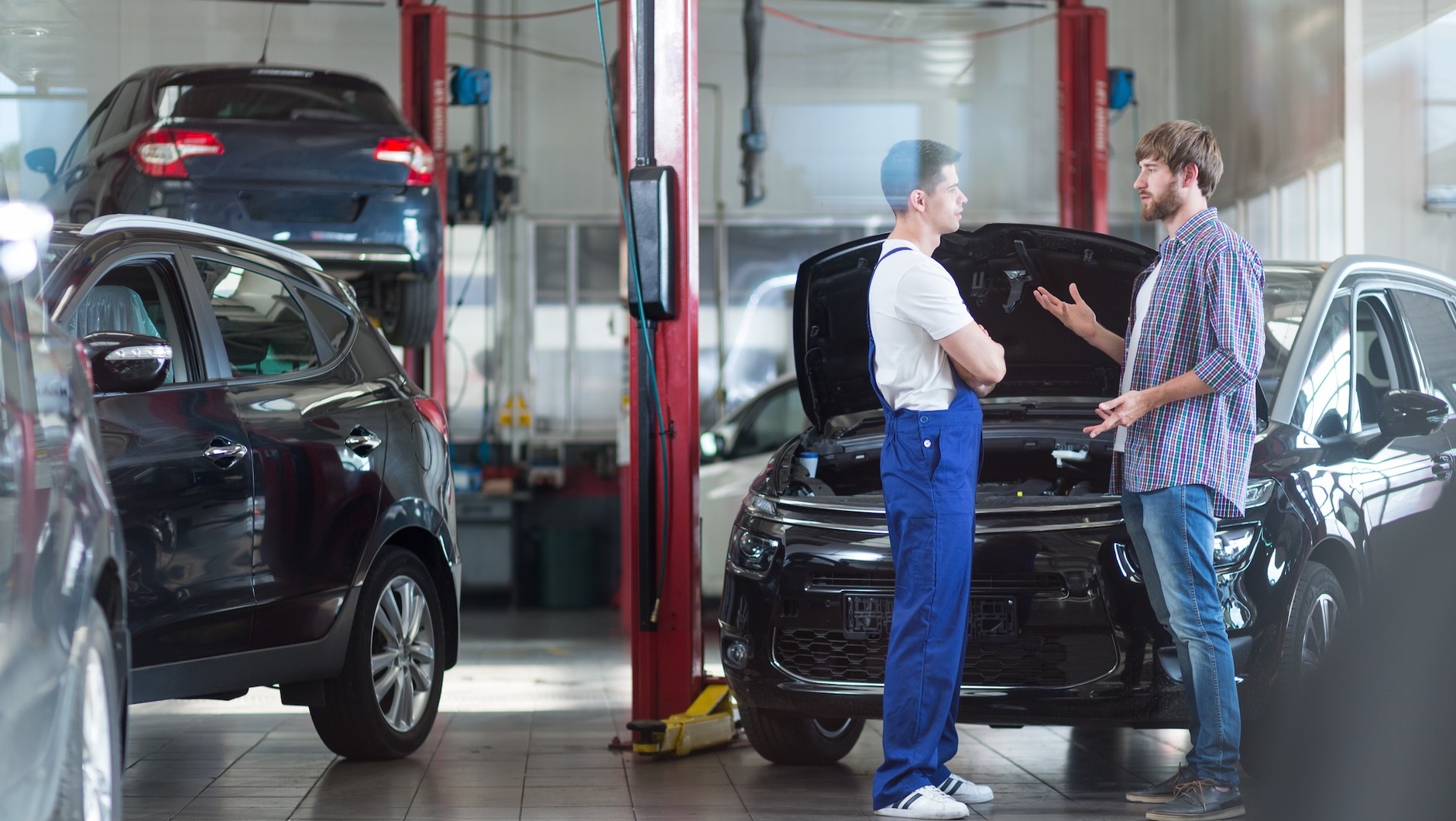 Tego nie znoszą mechanicy! Niektórzy klienci nie chcą rad ze strony mechaników – nawet jeśli sami nie mają pojęcia o mechanice