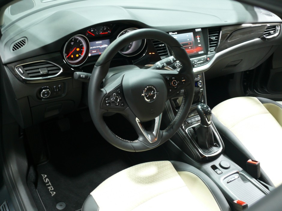Opel Astra 2016