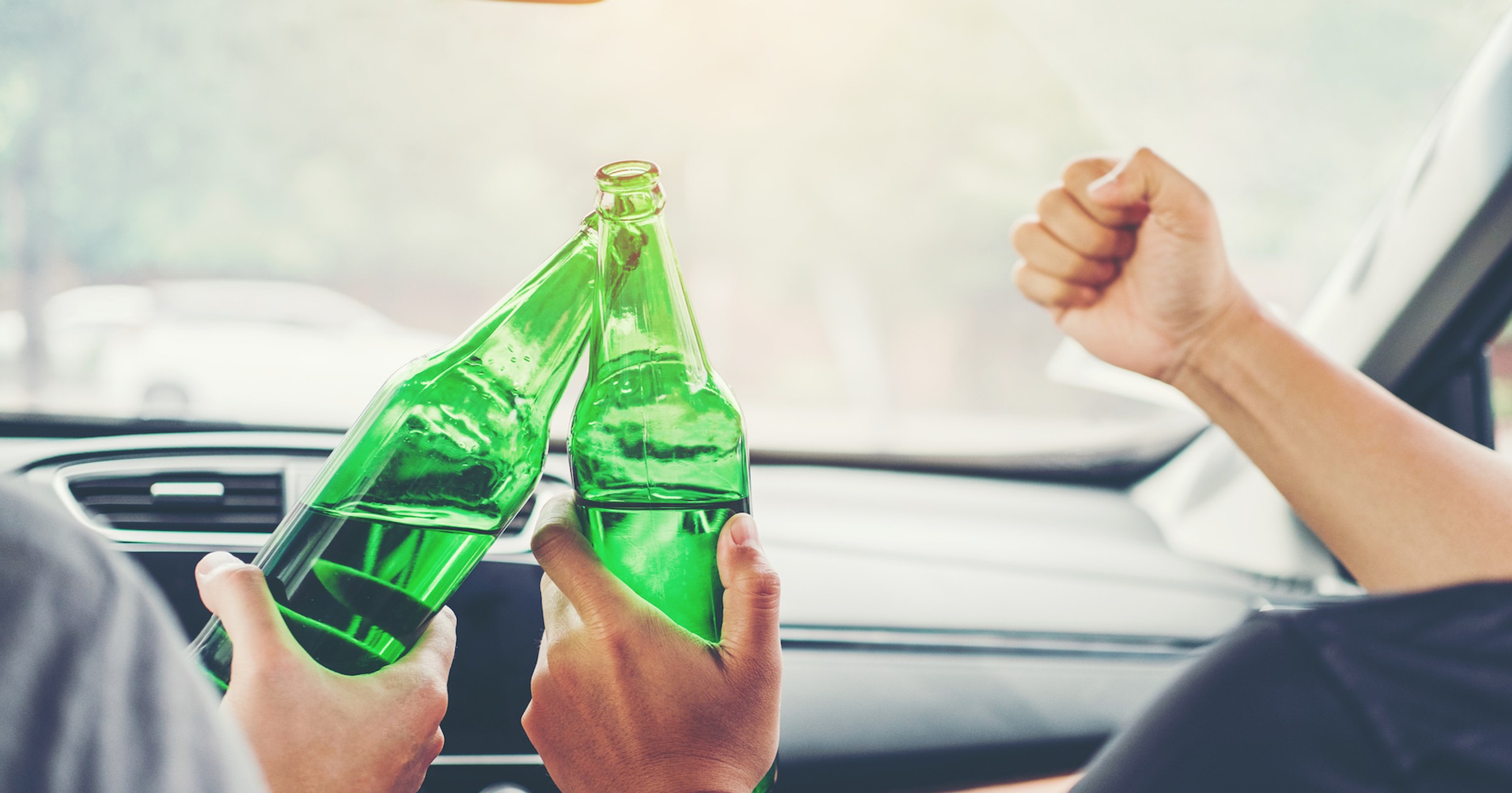 Alkohol podczas jazdy? Kłopoty niemal gwarantowane! Warto wiedzieć, że pomiar alkotesterem wykonany tuż po spożyciu alkoholu zawsze wykazuje zawyżony wynik