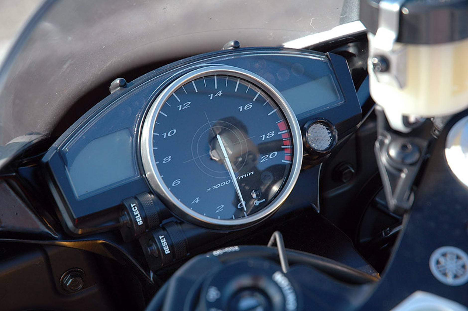 Yamaha YZF R6R: siła przyciągania