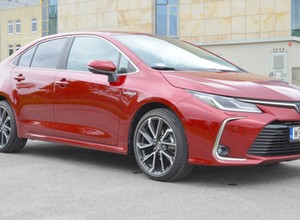 Toyota Corolla 1.8 hybrid – drogo, ale bez przesady