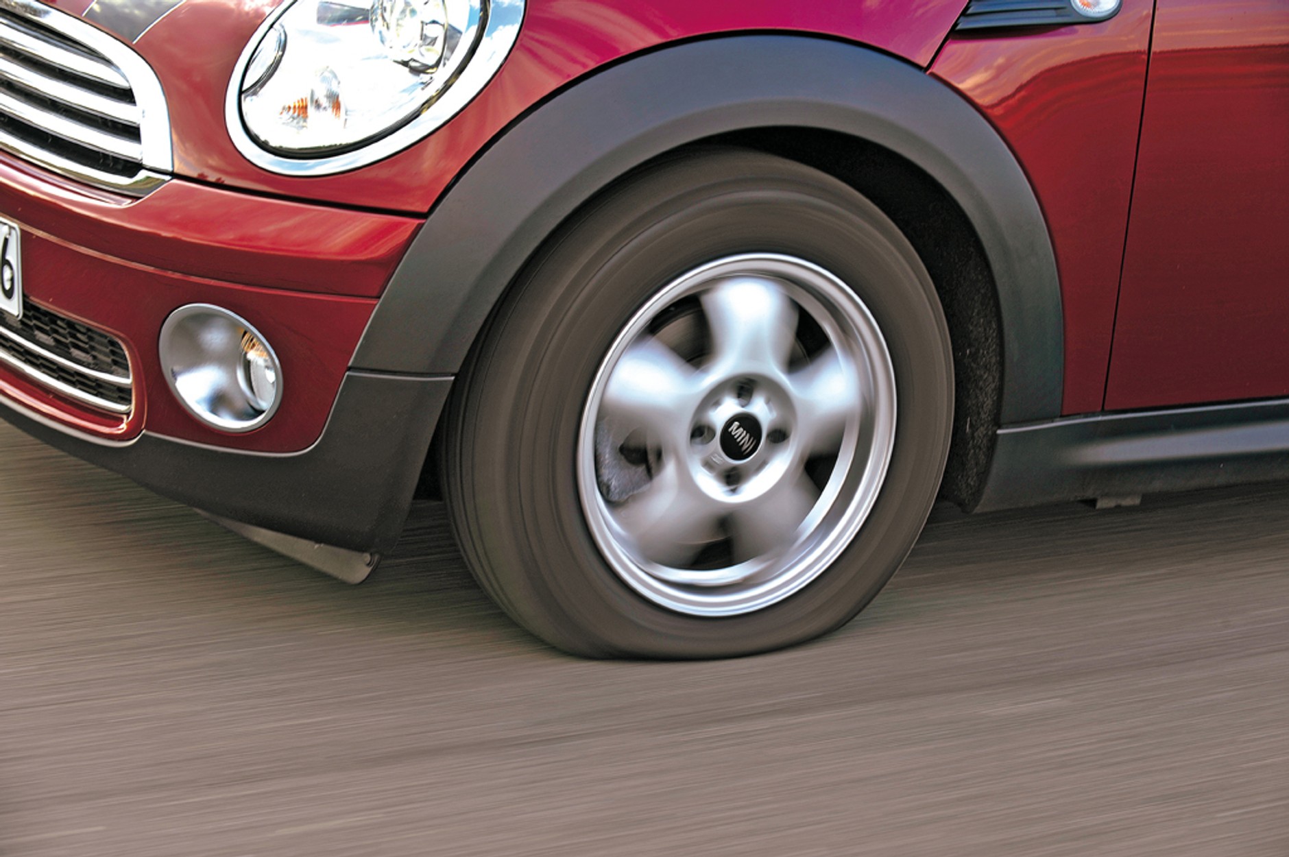 Opony a bezpieczeństwo. Radzimy jak poprawnie eksploatować opony