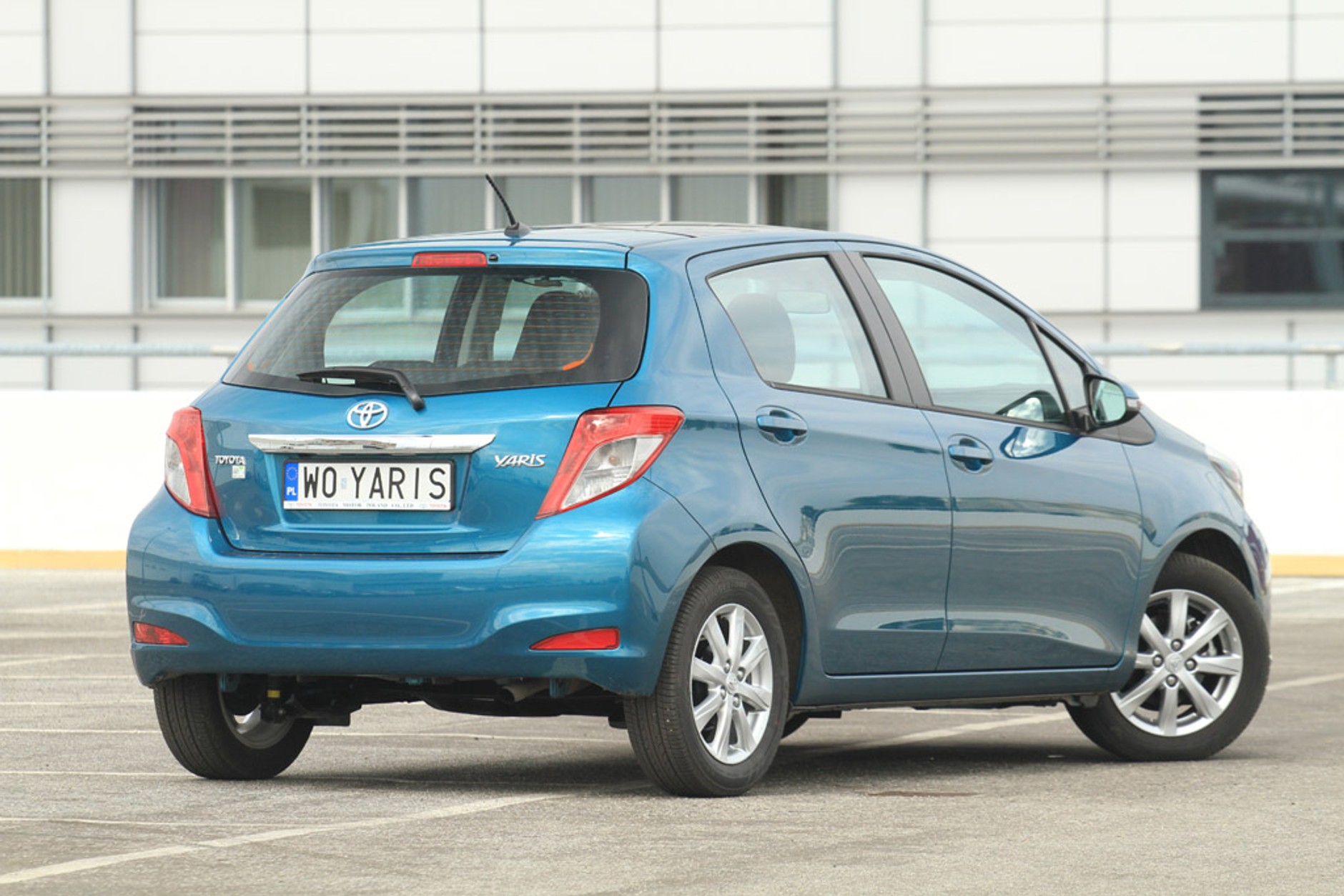 Test nowej Toyoty Yaris, radzimy którą wersję wybrać automat czy manual?