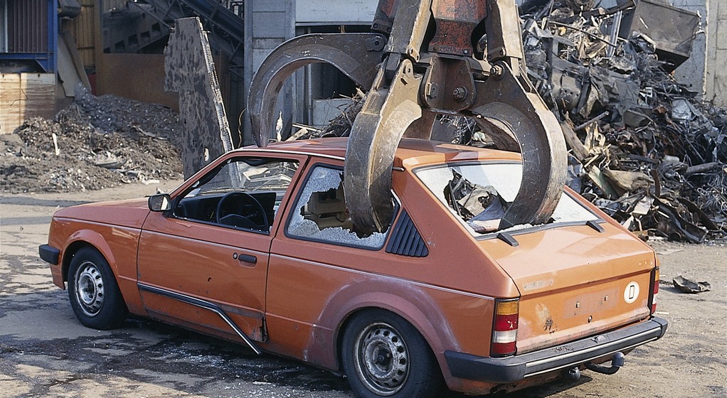 Pojazd powinno się złomować wtedy, kiedy jego eksploatacja staje się nieopłacalna lub stan techniczny uniemożliwia pozytywne przejście przeglądu technicznego. A nie wtedy, kiedy mógłby jeszcze przejechać dziesiątki tysięcy kilometrów w dobrej kondycji.