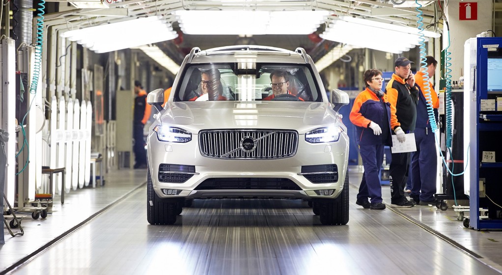 First series-produced new Volvo XC90 rolls off the line at Torslanda plant