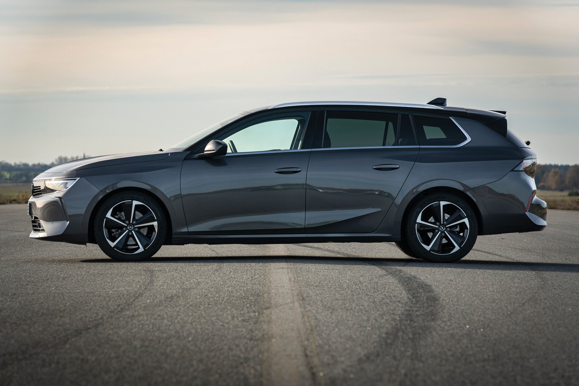 Aż o 70 mm zwiększono rozstaw osi (plus 57 mm w porównaniu z hatchbackiem).