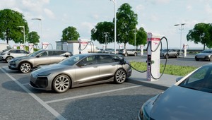 Niedługo elektryki naładują się na 300 km w osiem min. Przy drogach staną nowe stacje