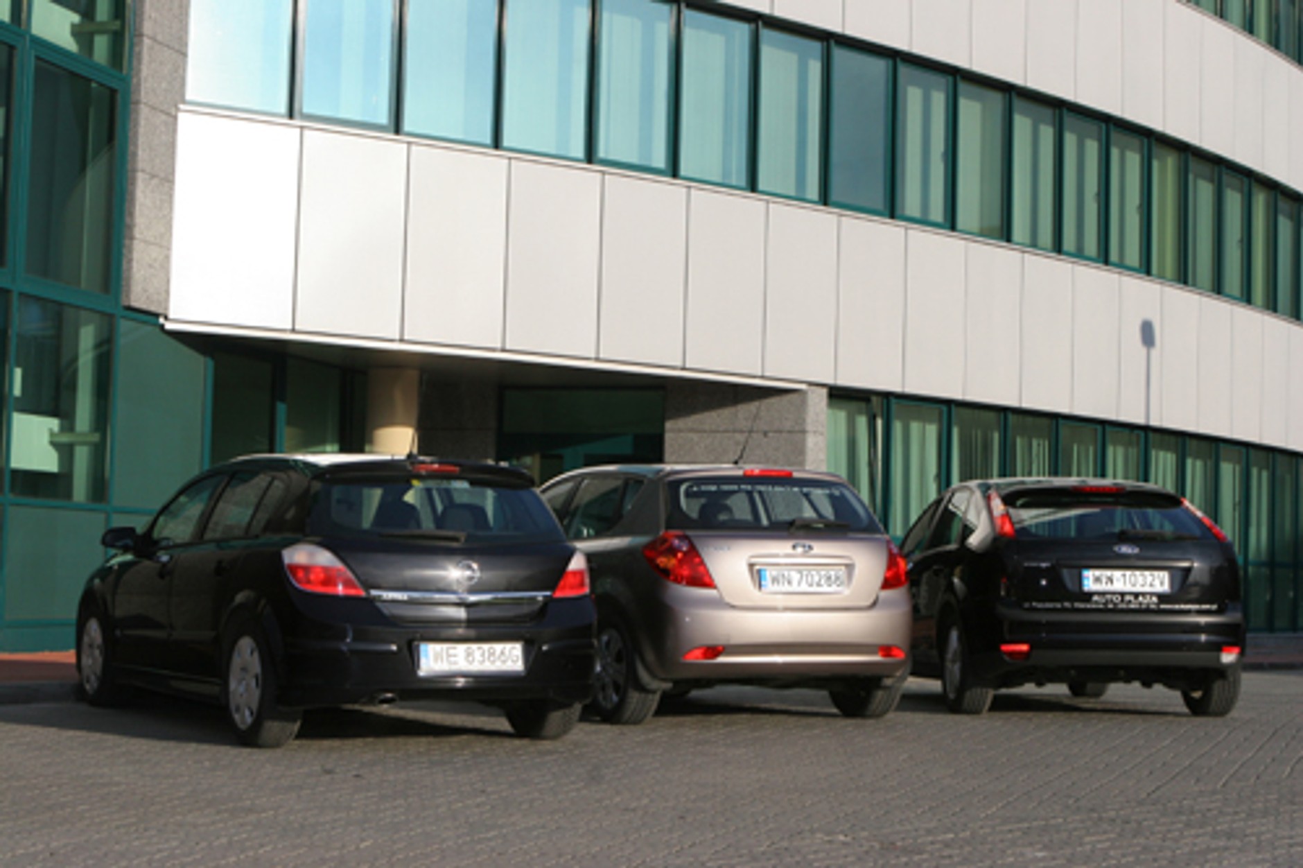 Kia Ceed, Opel Astra, Ford Focus - Dwa niszczyciele i stawiacz min