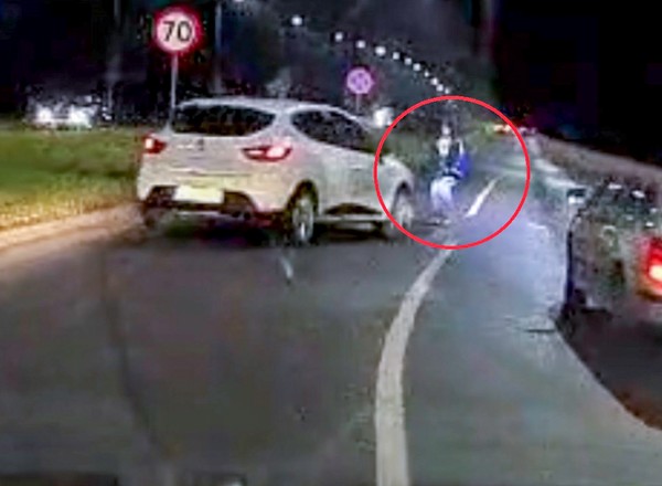 Policjanci dostali zawiadomienie, a po sieci krążył filmik. Kierowcę ukarze sąd
