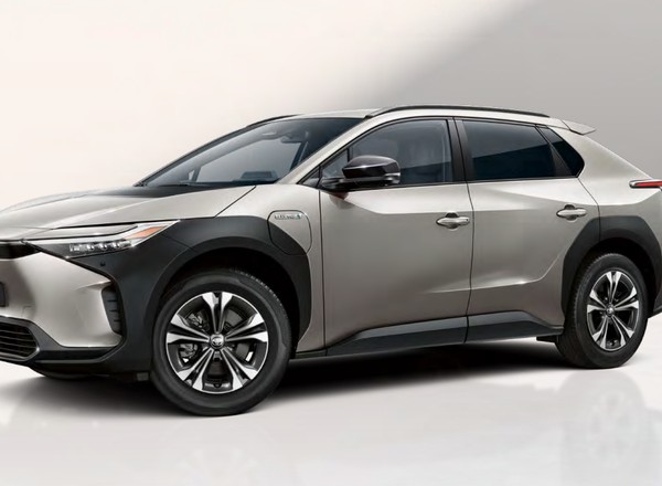Toyota przez cały miesiąc sprzedała w Japonii tylko 18 samochodów elektrycznych. Tak, osiemnaście