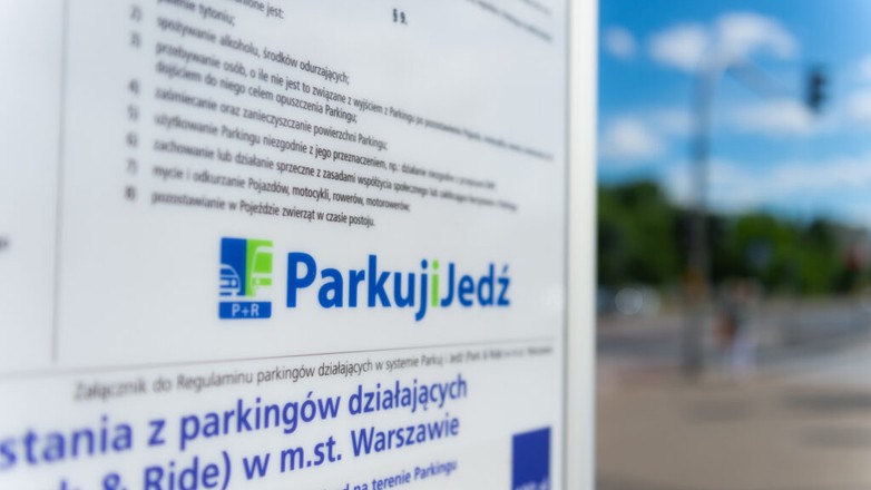 Koniec z bezpłatnym ładowaniem na warszawskich parkingach
