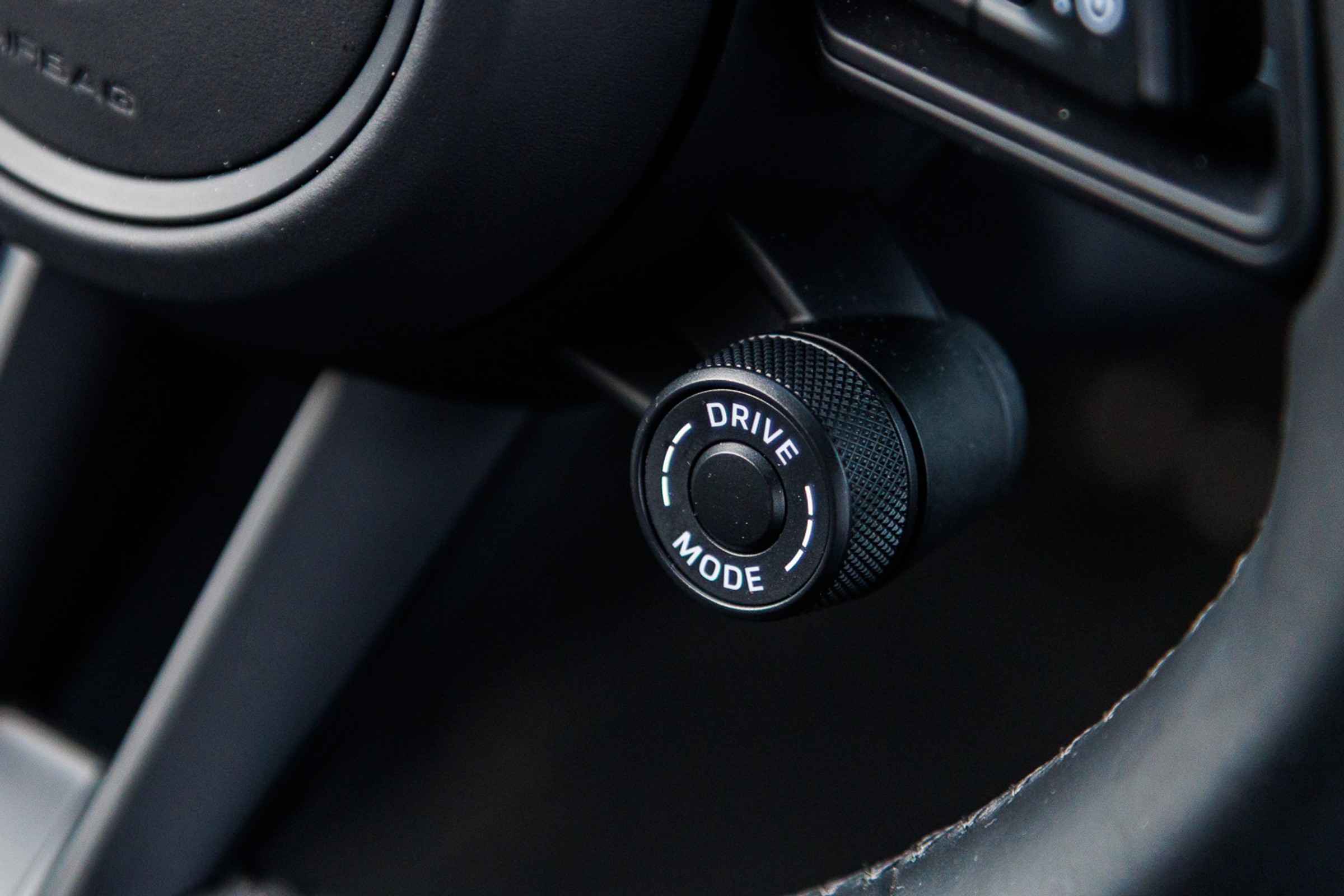 Ten przycisk nie zawsze podwyższa zużycie paliwa. najważniejszy jest moment jego użycia