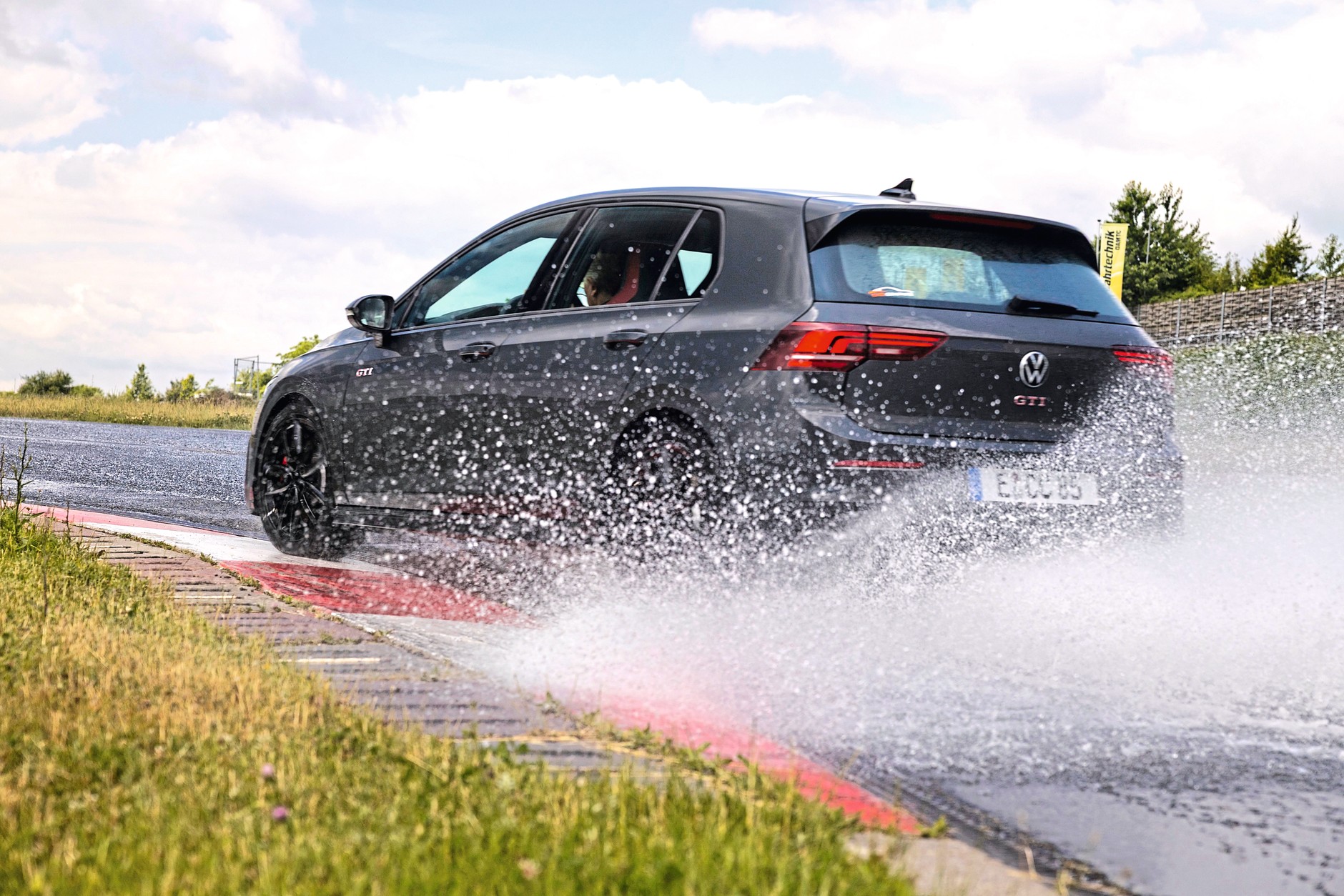 Test opon całorocznych 2025