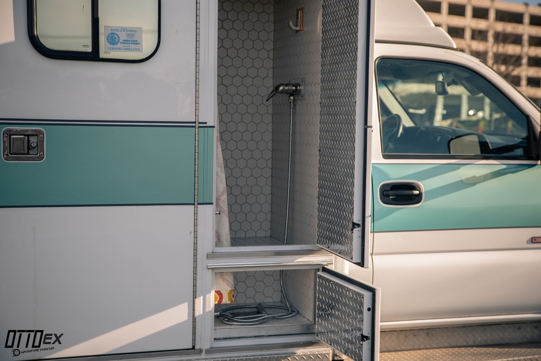 GMC 3500 4x4 – karetka jako kamper