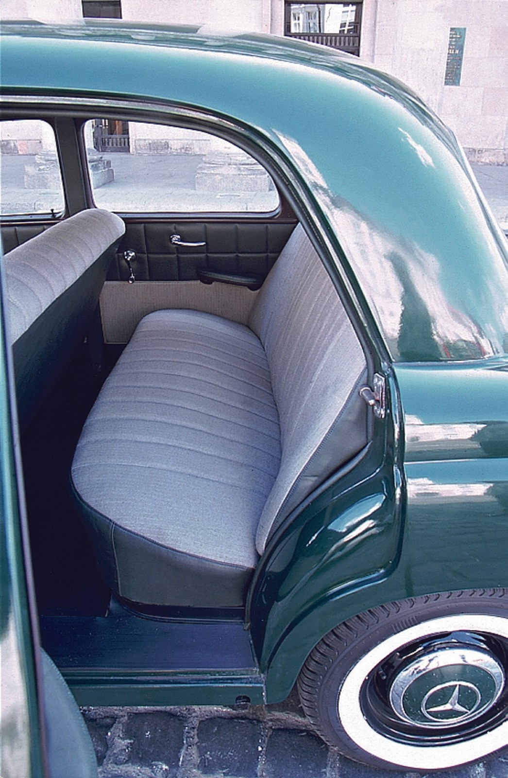 Mercedes Ponton ma 60 lat