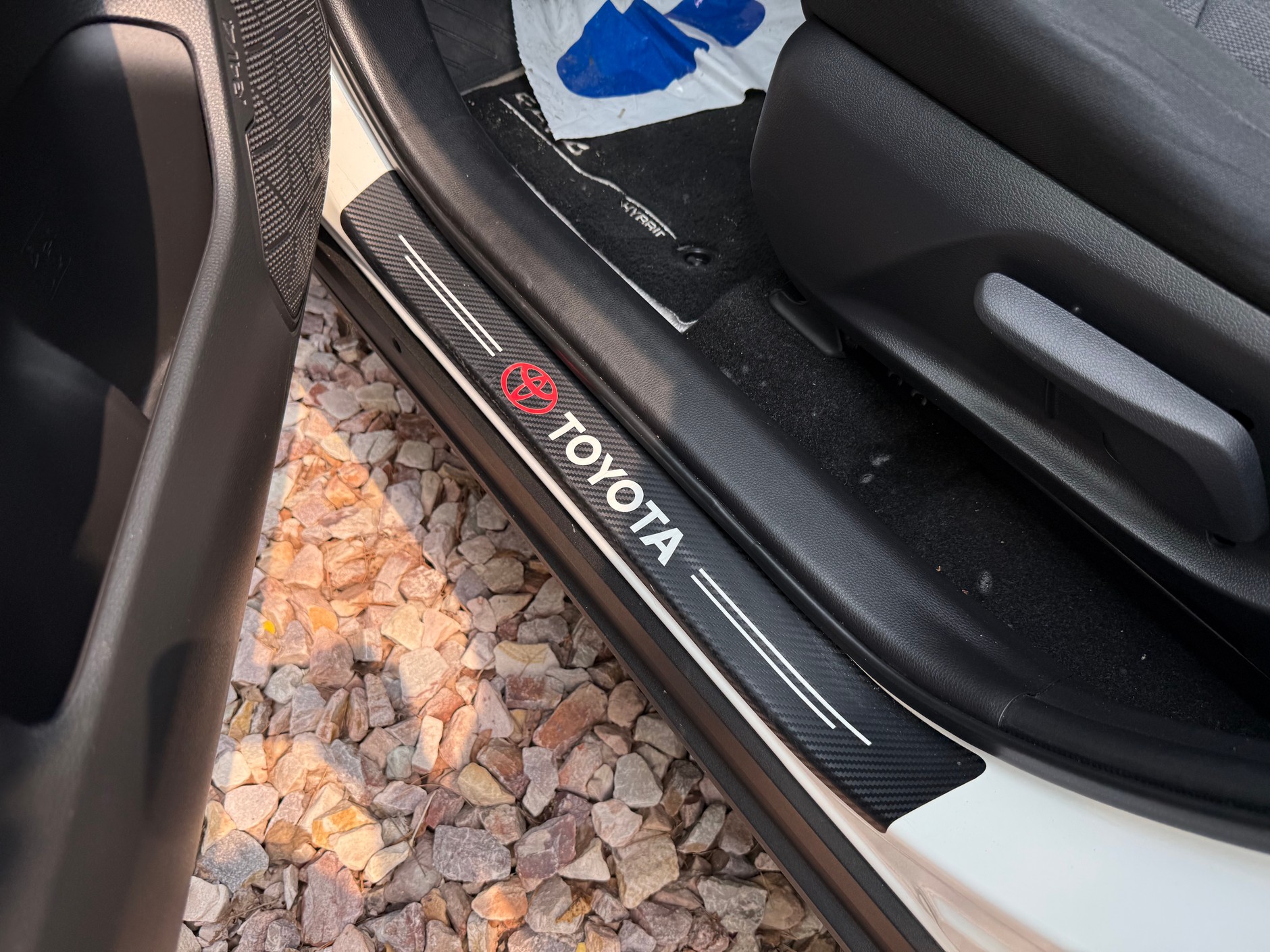 Toyota RAV 4 z 2020 r. oferowana przez autoryzowanego dilera za 123 tys. 700 zł