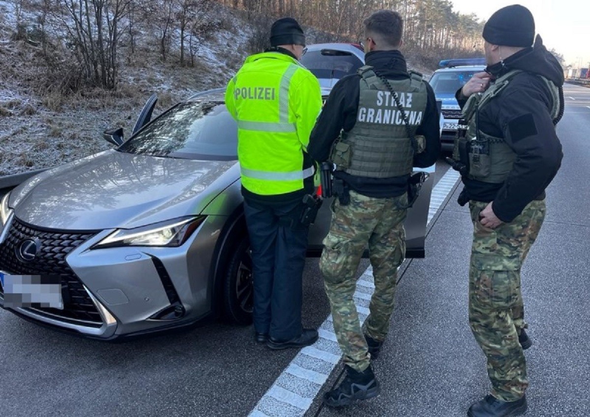 Lexus UX odzyskany przez polsko-niemiecki patrol SG
