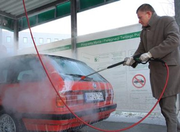 Czym myć auto zimą?