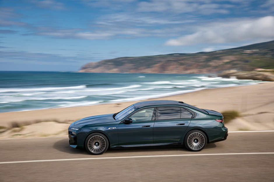 BMW i7 M70