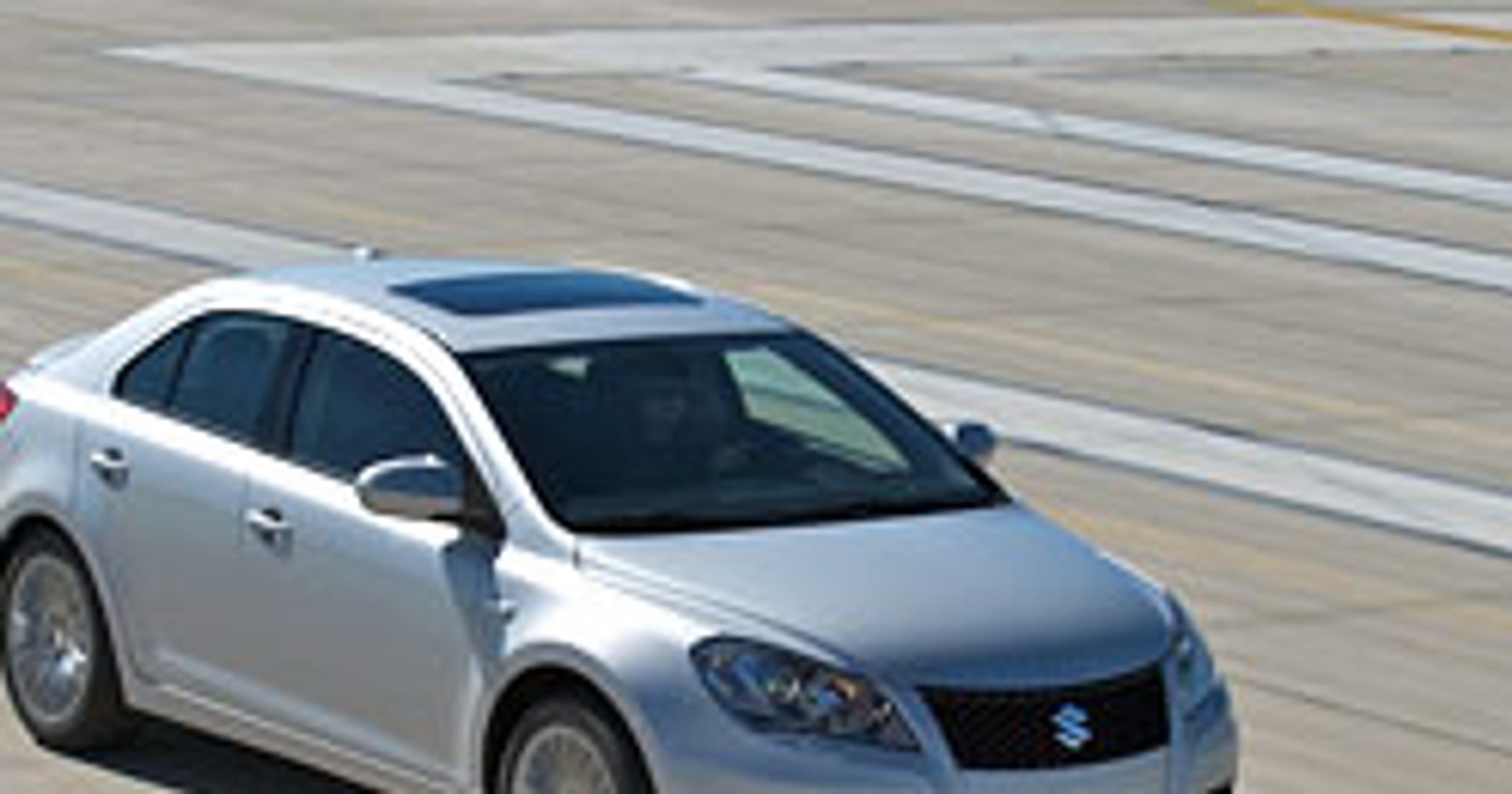 Tokio 2009:  Suzuki Kizashi będzie sprzedawane najpierw w Japonii