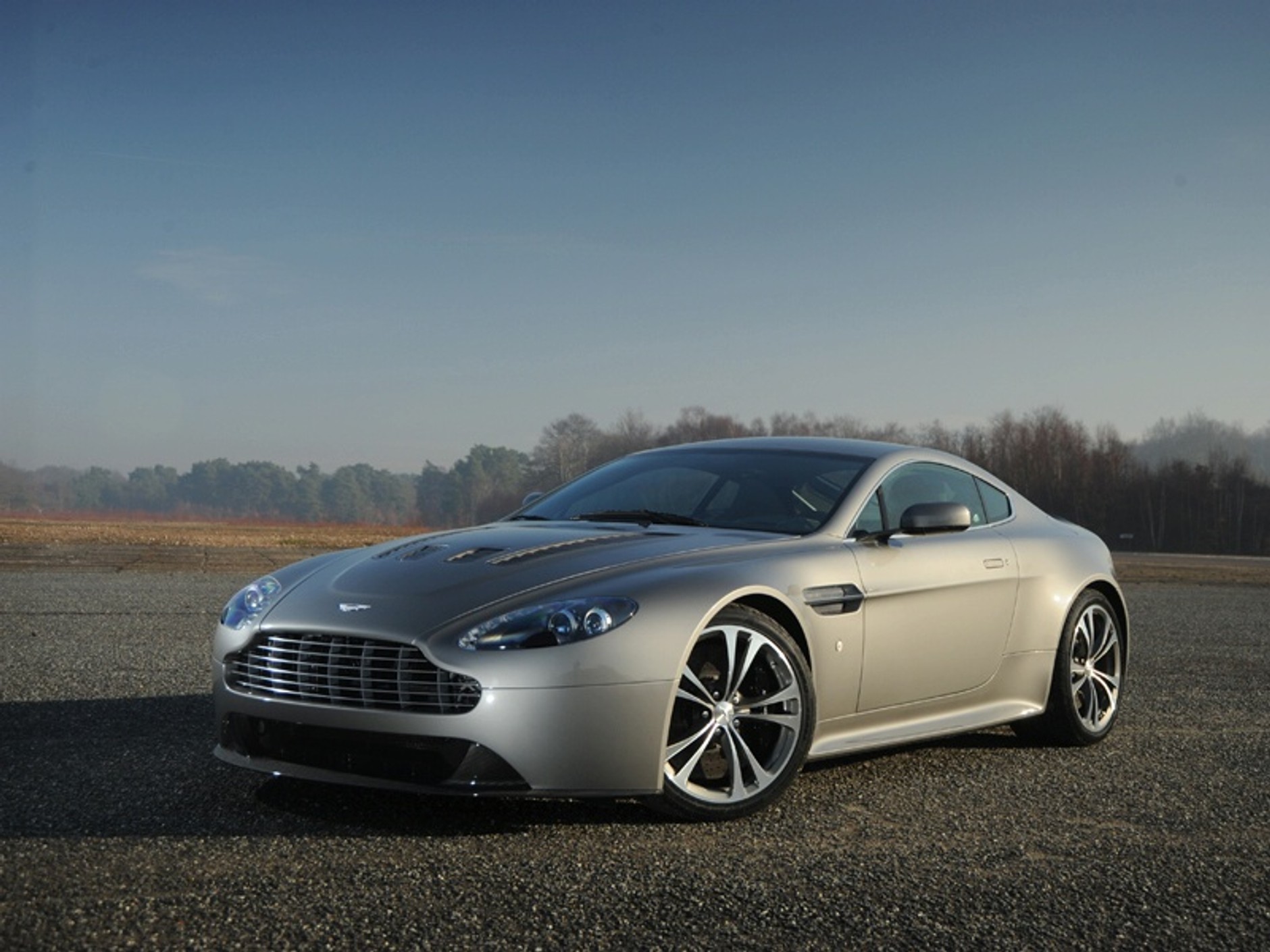 Genewa 2009: Aston Martin V12 Vantage – większy silnik dla małego Astona