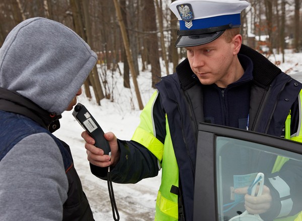 Badanie krwi zamiast alkomatu? Nawet jeśli jesteś trzeźwy, to i tak zabiorą ci prawo jazdy
