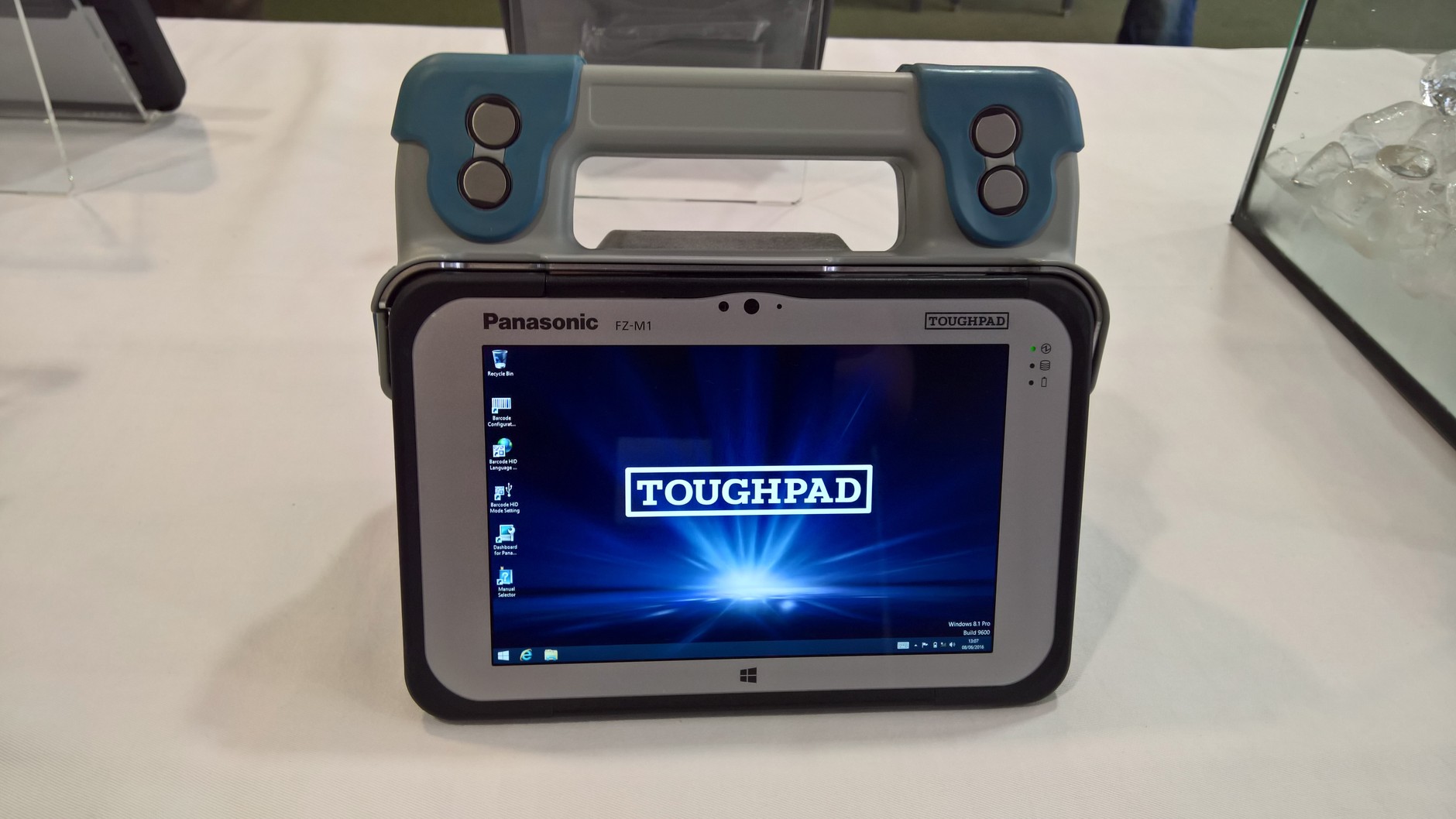 Panasonic z uchwytem warsztatowym