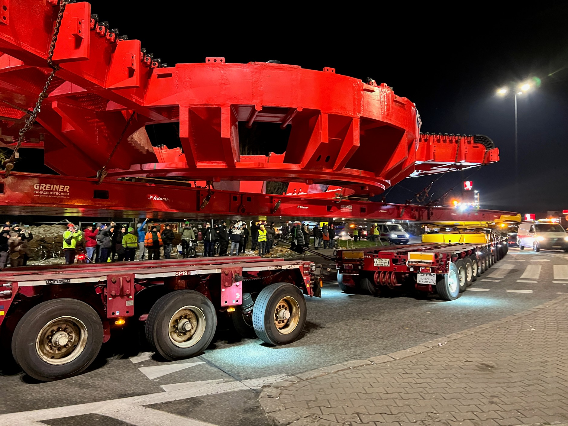 Transport gigantycznej maszyny TBM w Warszawie