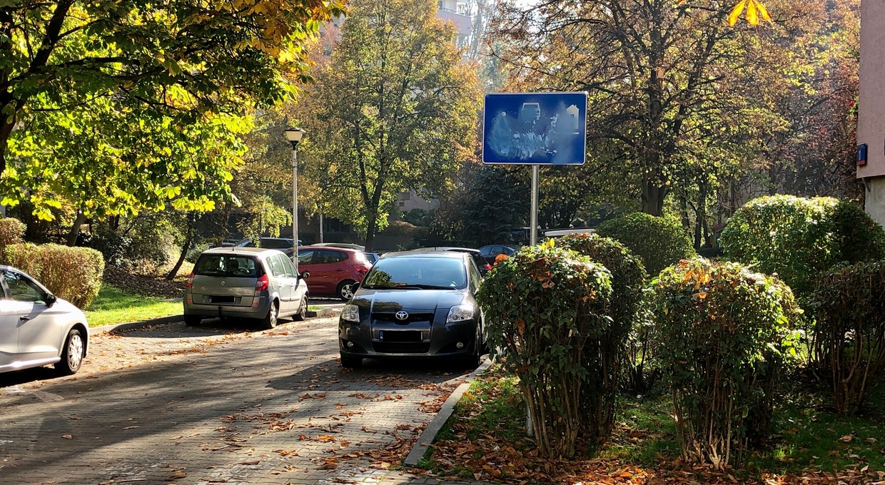 Patoparkowanie po warszawsku. Jak spółdzielnia mieszkaniowa wystawiła mieszkańców do wiatru