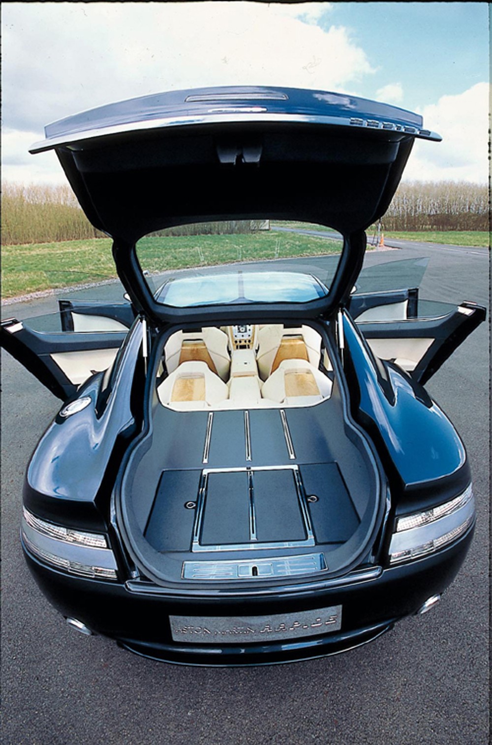 Aston Martin Rapide - Familijne Porsche z Anglii