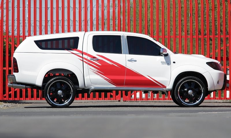 Toyota Hilux Sport Concept: pickup w stylu F1