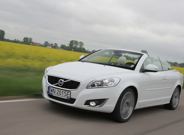 Volvo C70 przyciąga spojrzenia