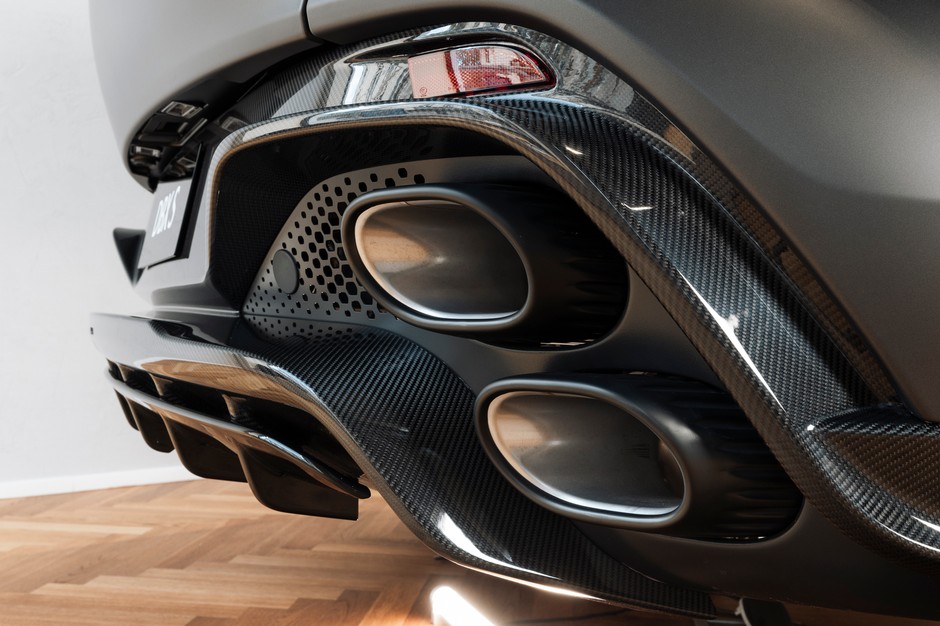 Aston Martin DBX S