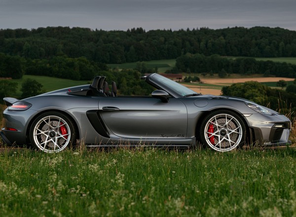 Porsche 718 Spyder RS. Wspaniały sposób na pożegnanie silników spalinowych
