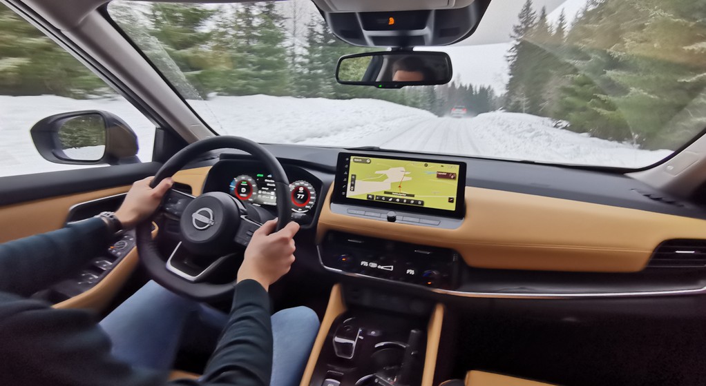 Napęd e-4orce w połączeniu z hybrydą szeregową pokazuje swoją najlepszą stronę na śliskich, oblodzonych drogach