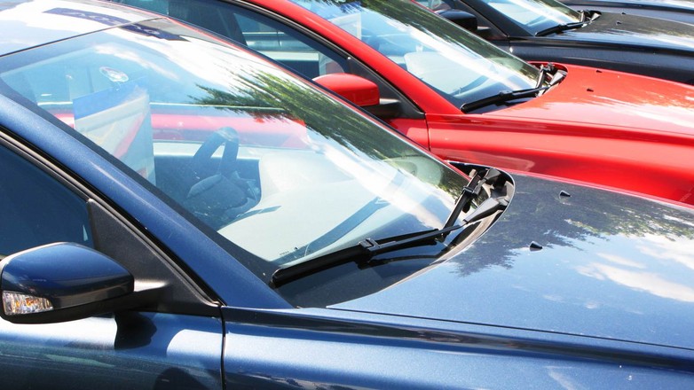 Zakaz sprzedaży nowych aut spalinowych od 2035 r. fikcją?