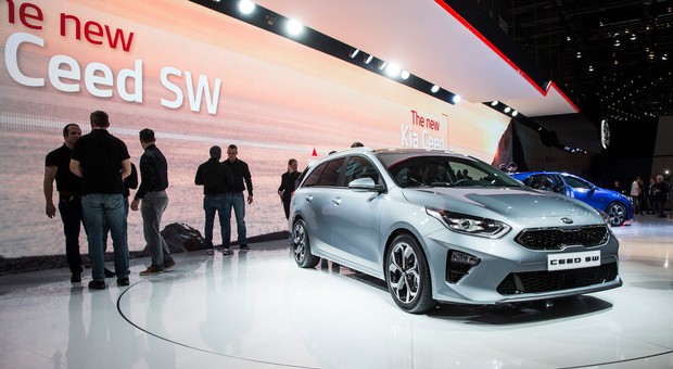 KIA Ceed z podwójnym subwooferem JBL. Pierwszy test