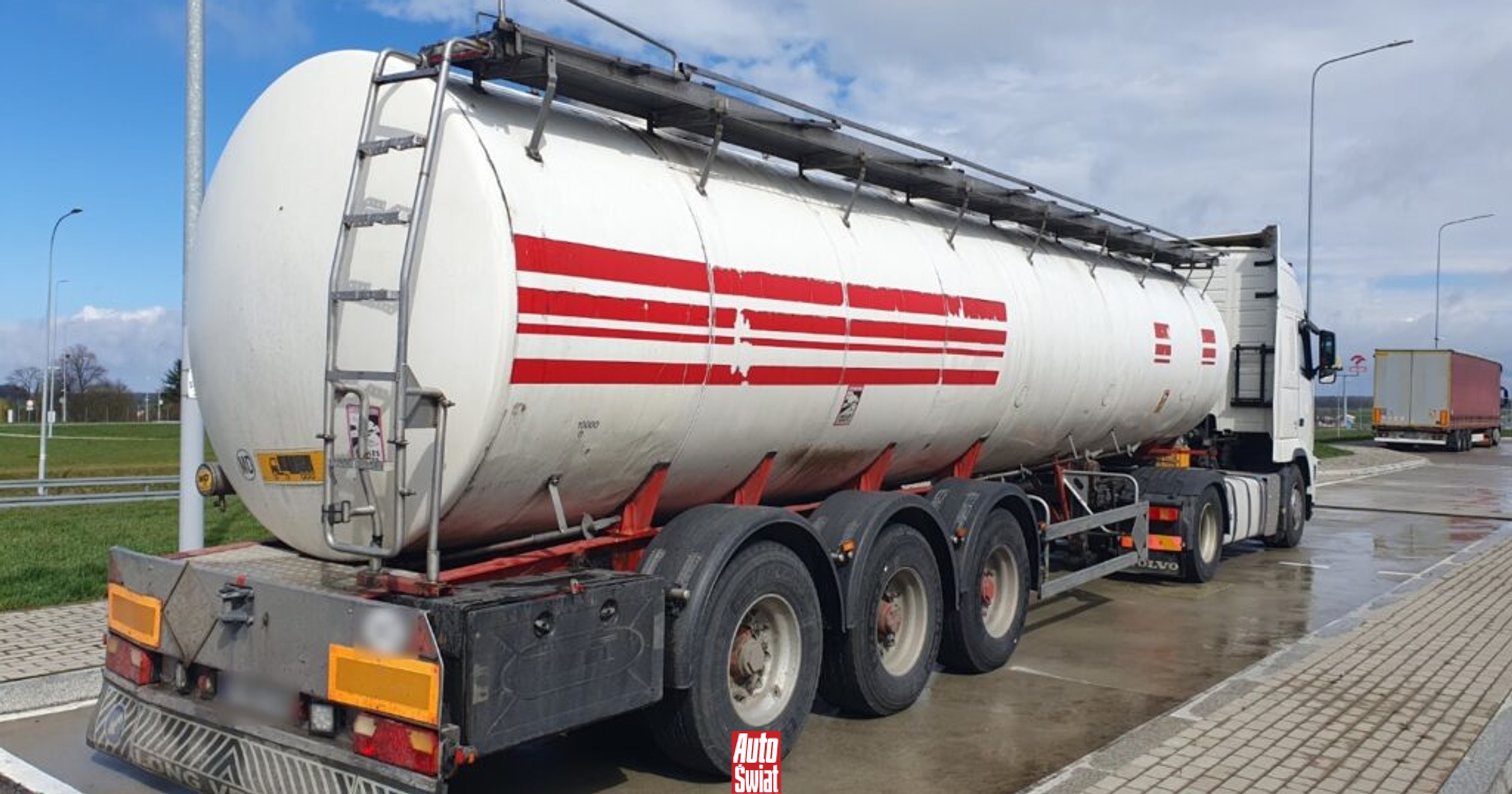 Cysterna ze śmietaną na S19. Była na liście wyjątków, ale nie pojechała dalej