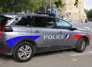 Nastolatek aresztowany za ucieczkę kradzionym samochodem