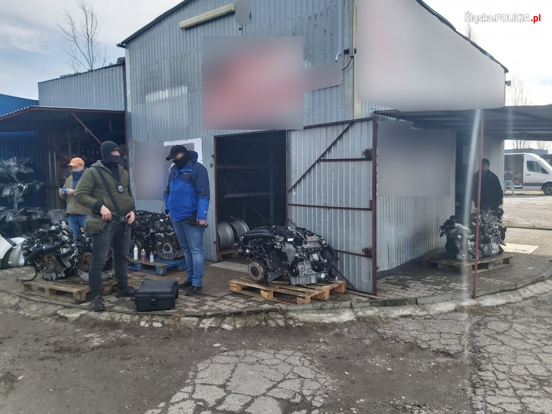 Policja odzyskała części ze skradzionych aut