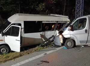 Nocna kolizja na Obwodnicy Trójmiasta. Ducato uderzyło w stojącego sprintera