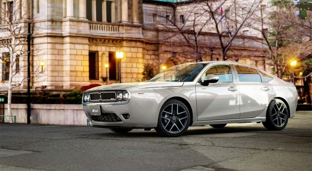 "Mamy Nissana Skyline w domu". Mitsuoka powraca z przeróbką Hondy Civic