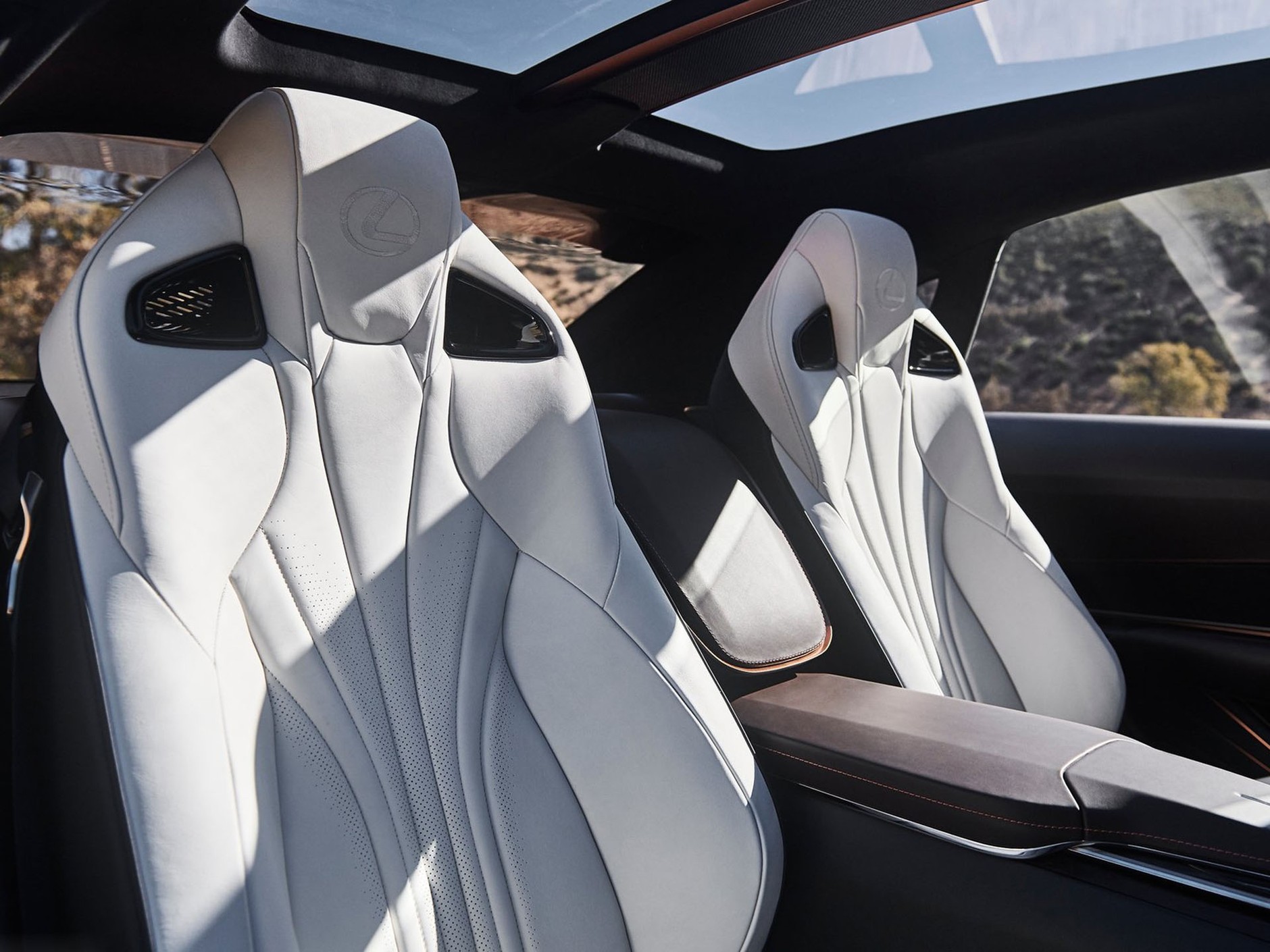 Lexus LF-1 Limitless - flagowy SUV Lexusa