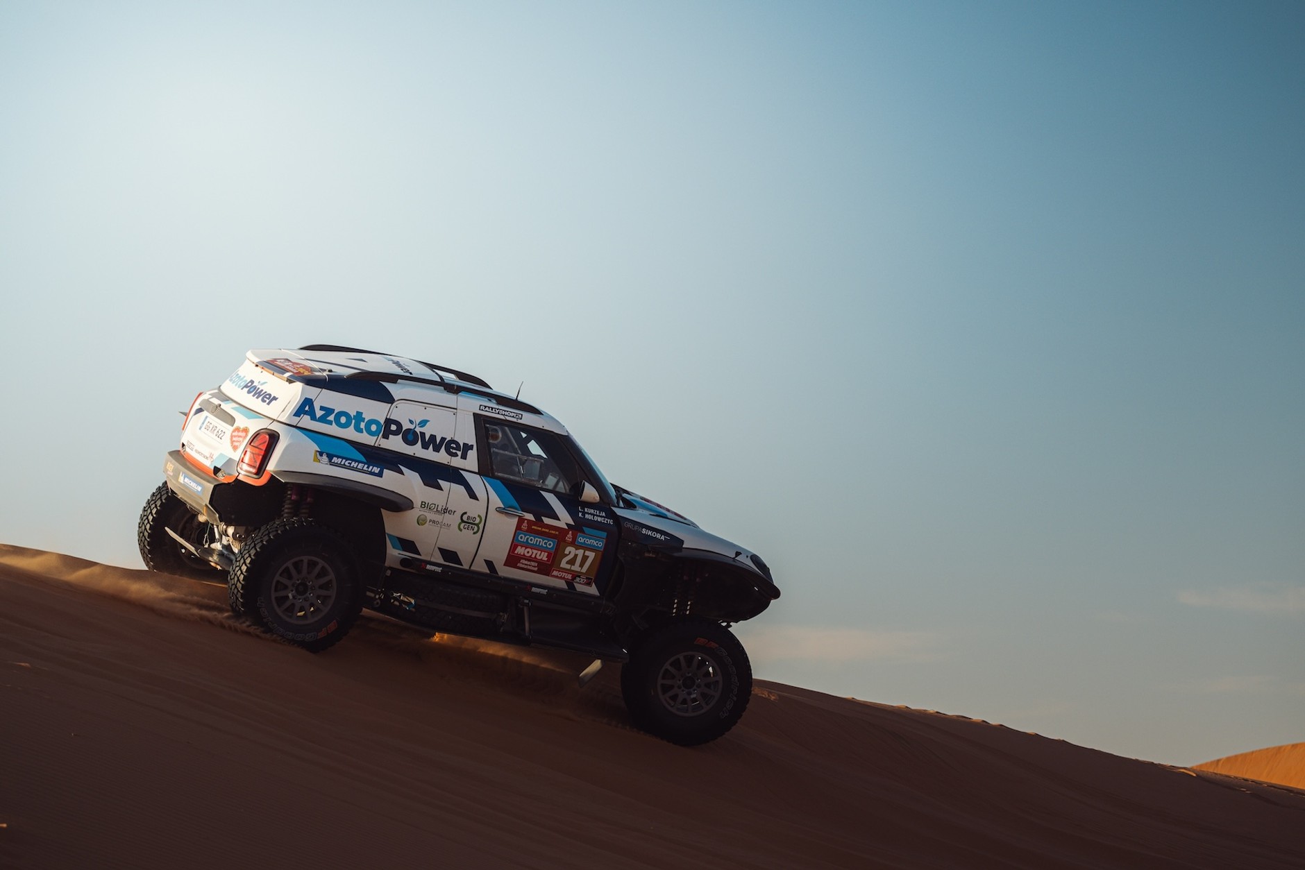 Krzysztof Hołowczyc nadal walczy w Rajdzie Dakar