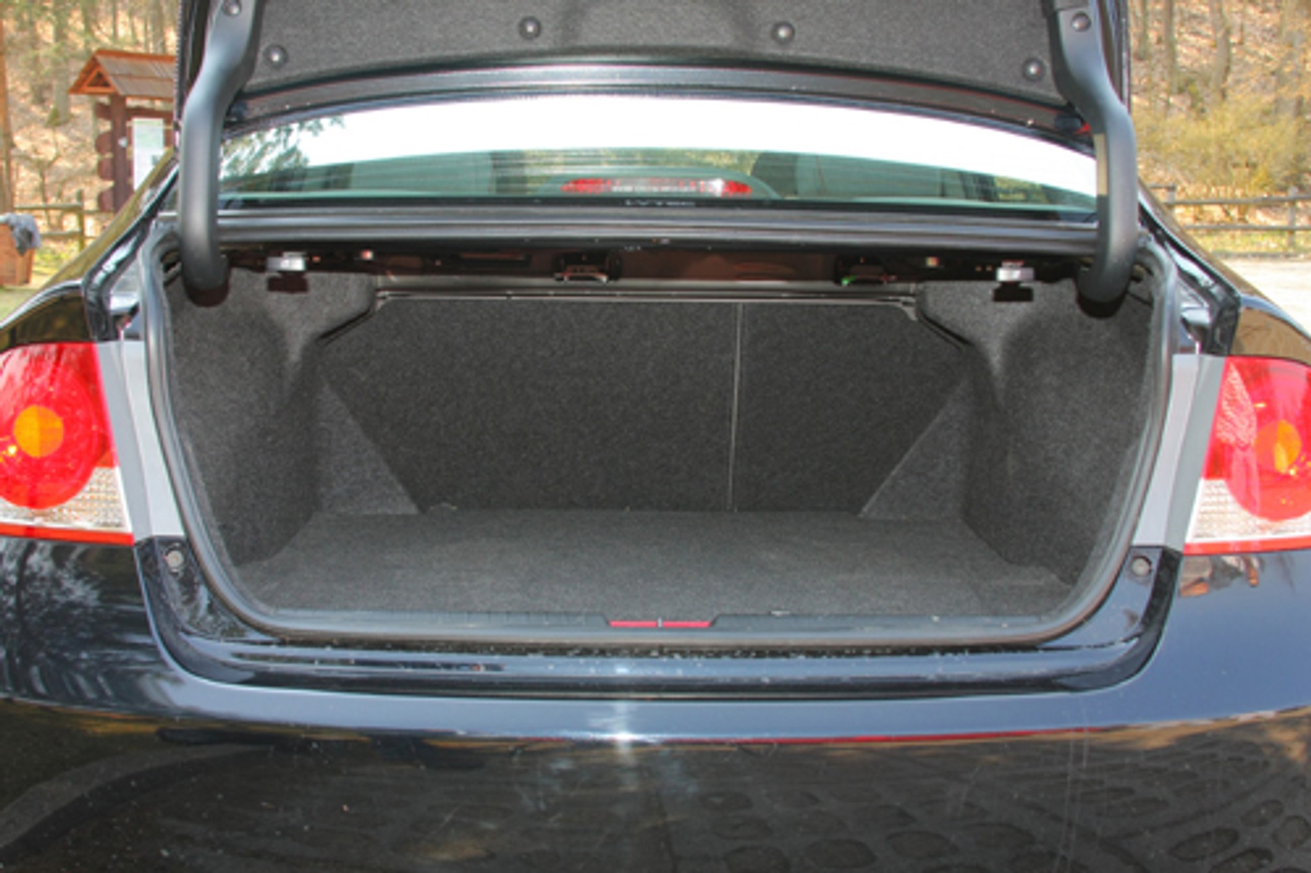 Mitsubishi Lancer kontra Honda Civic - porównanie sedanów