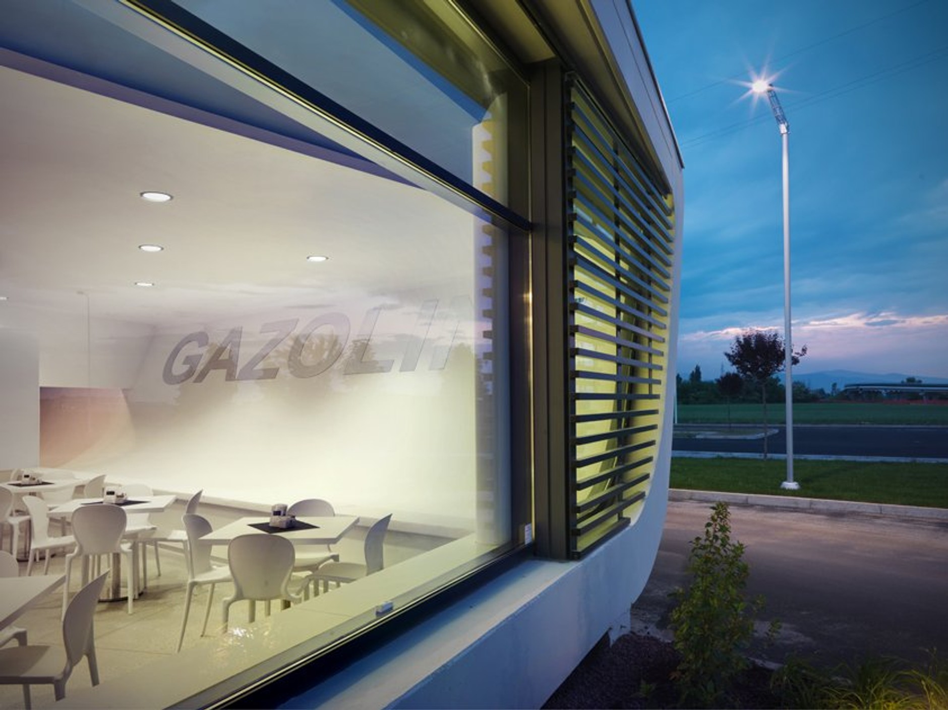 Stacja inna niż wszystkie