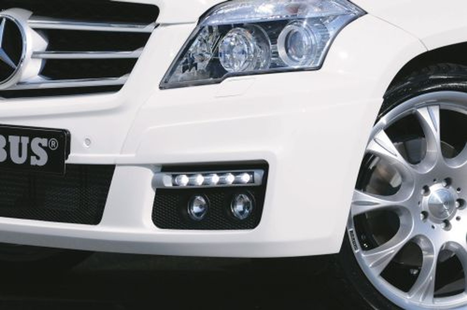 Mercedes GLK od Brabusa - Biel ciągle w modzie